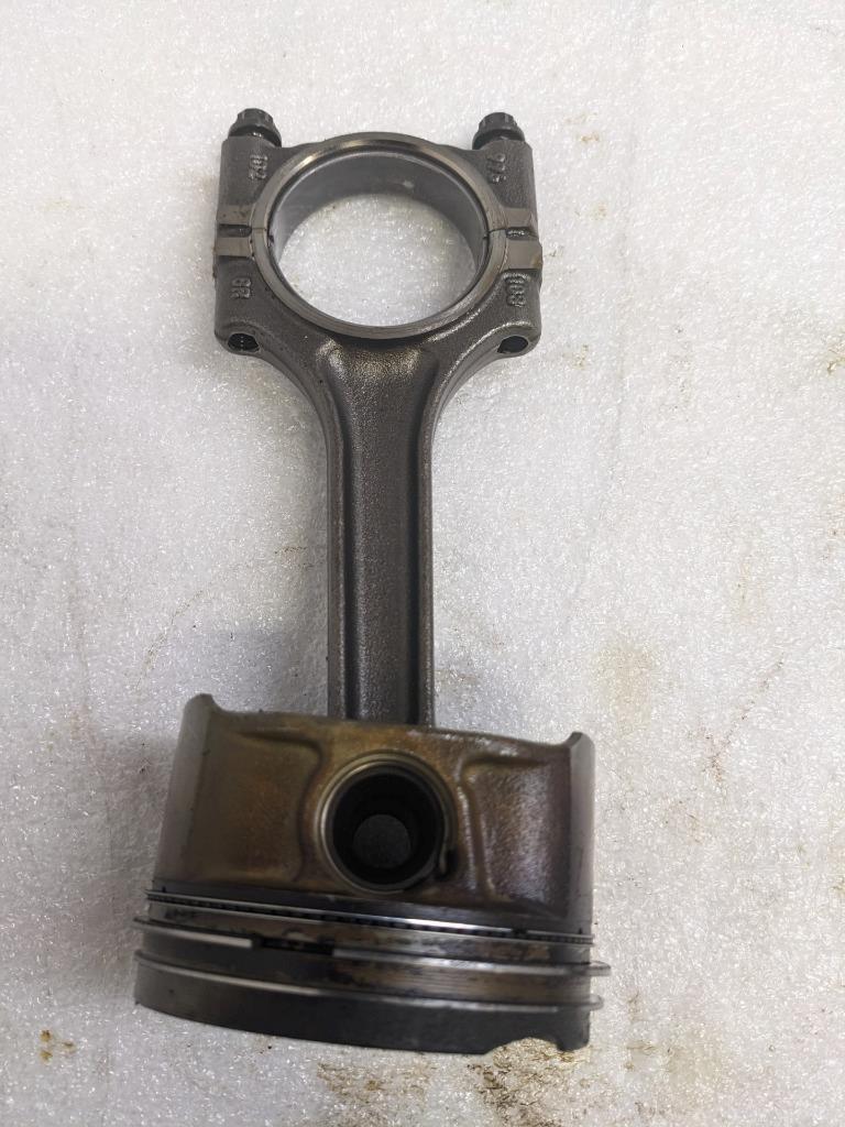 PORSCHE 996/911 CONNECTING PISTON RODS 9961031028R #4 USED 996BGL2T2