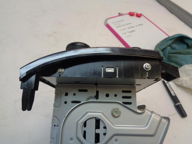 1 USED RADIO CD PLAYER 86120-0C290 FOR TOYOTA TUNDRA 2009-2013 R17