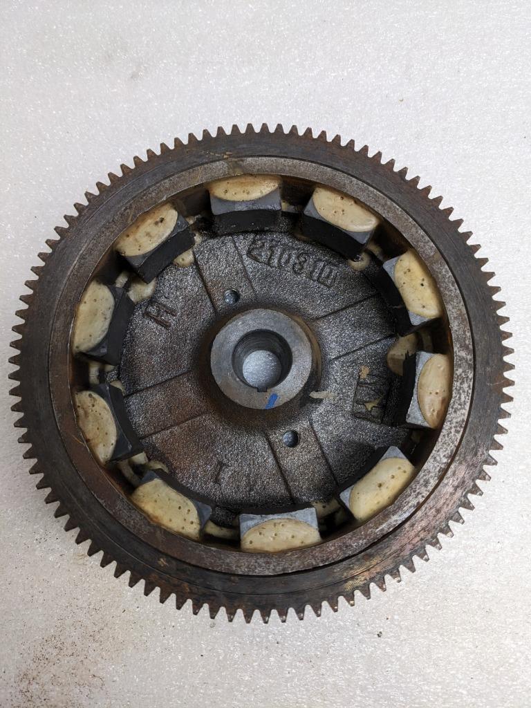 BRIGGS AND STRATTON 593139 FLYWHEEL FOR 19J137-0001-F1 SMALL ENGINE NEW R32