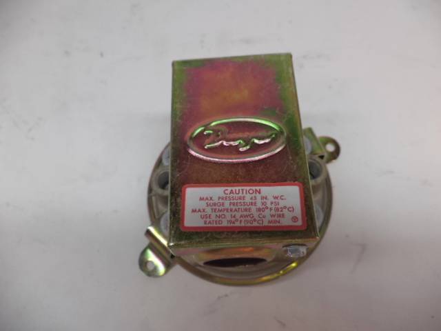 NEW DWYER COMPACT LOW PRESSURE SWITCH 1910-1 R4TB