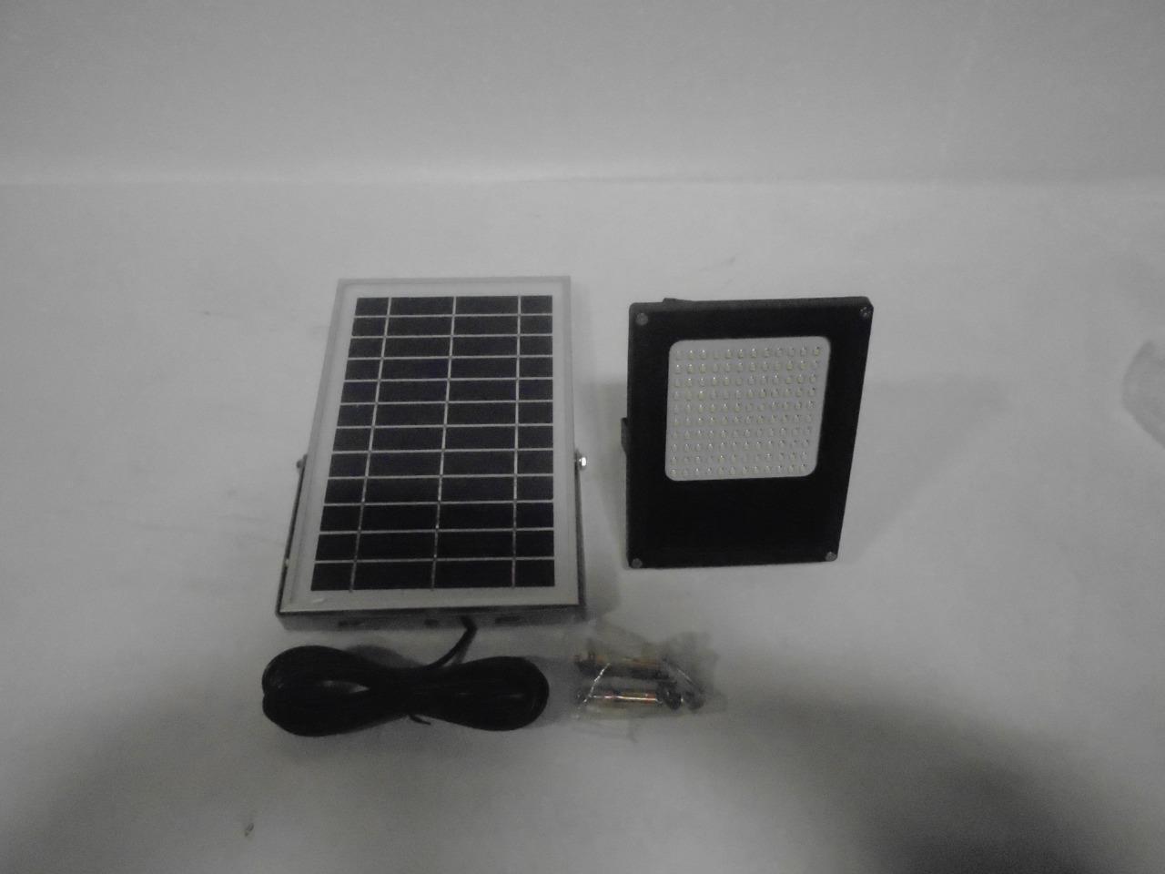 NEW Solar Flood Light 120 LED 1000 Lumen Waterproof Indoor/Outdoor IP65 R34