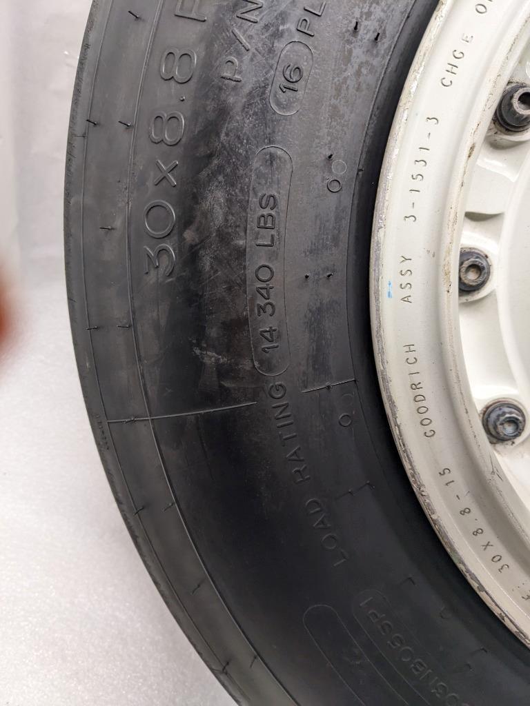 GOODRICH INBOARD WHEEL AND MICHELIN TIRE  30X8.8-15 HUB BORE 77MM 3-1531-3 B2