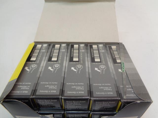 BRAND NEW BOSCH CHEVY GMC SUPER SPARK PLUG 10 PACK 7512 R13T3