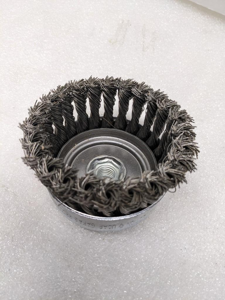 PFERD 82523 4" DIAMETER KNOT WIRE CUP BRUSH .023 CS WIRE 5/8-11 THREAD NEW R22