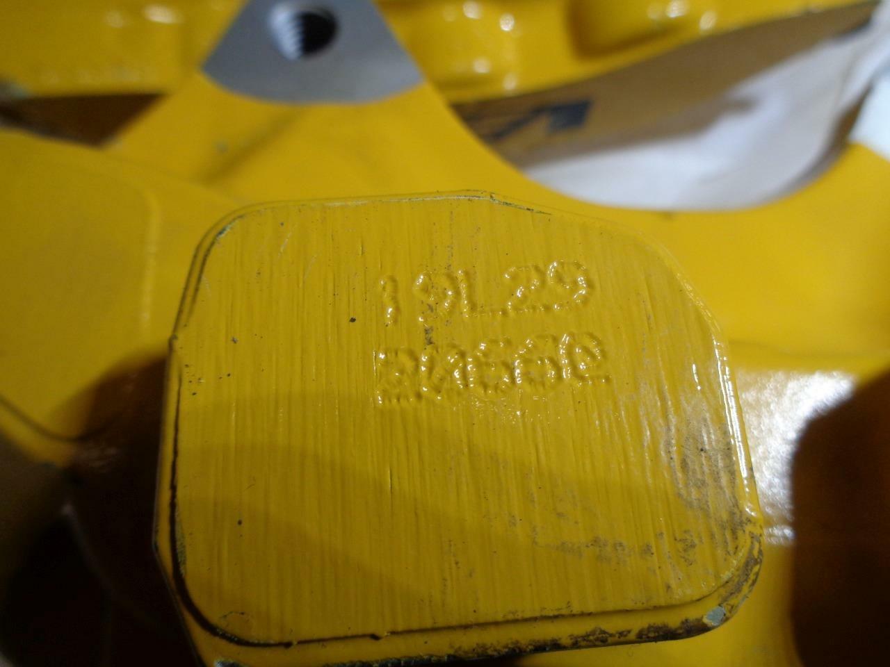 1 NEW GENUINE YELLOW BREMBO GM FRONT PASSANGER 6 PISTON CALIPER R7