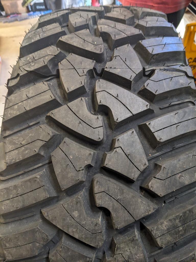 FURY COUNTRY HUNTER M/T II LT 35 12.5 18 128Q LRF 12PLY TIRE FCHIIF35125018A CQ2