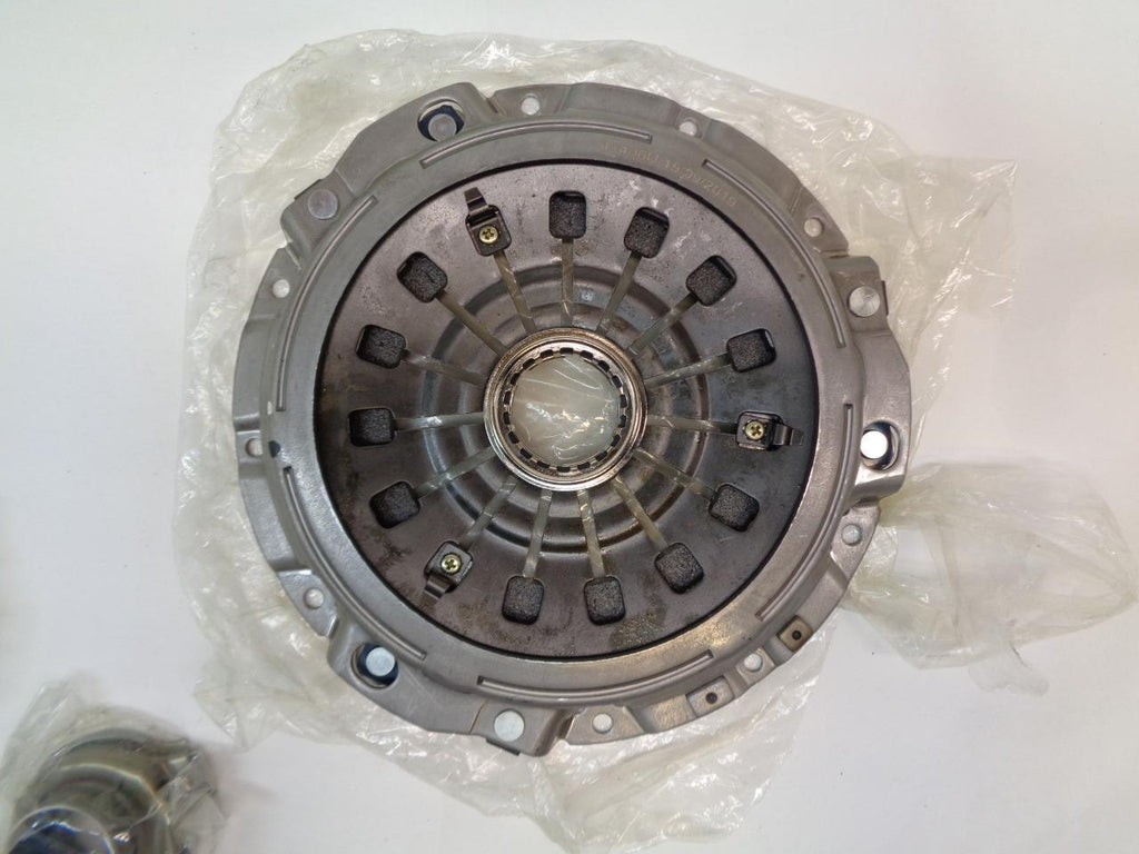 VALEO CLUTCH KIT FOR 2000-05 MITSUBISHI ECLIPSE (NO ALIGNMENT TOOL) 52251414 R8