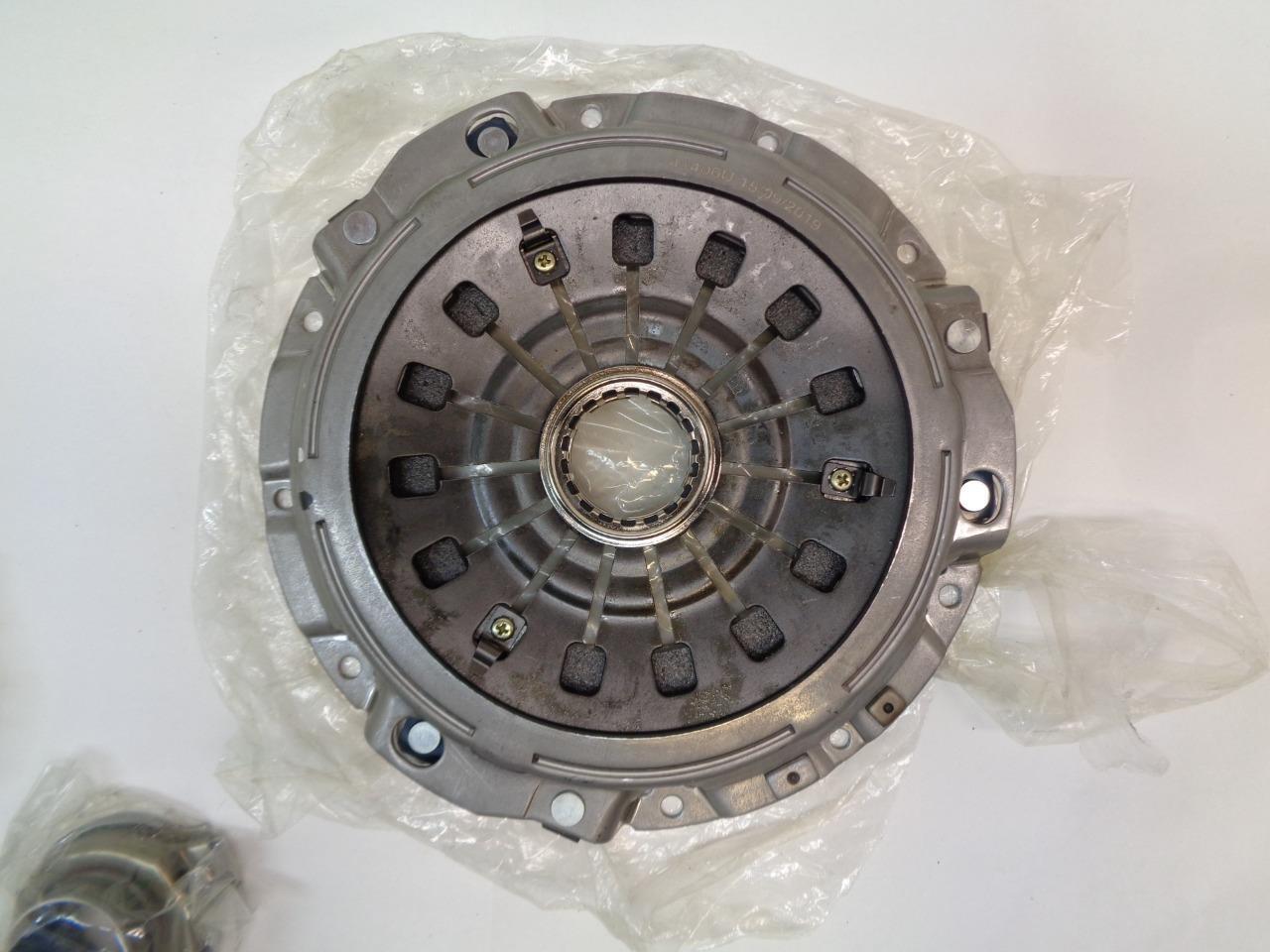 VALEO CLUTCH KIT FOR 2000-05 MITSUBISHI ECLIPSE (NO ALIGNMENT TOOL) 52251414 R8