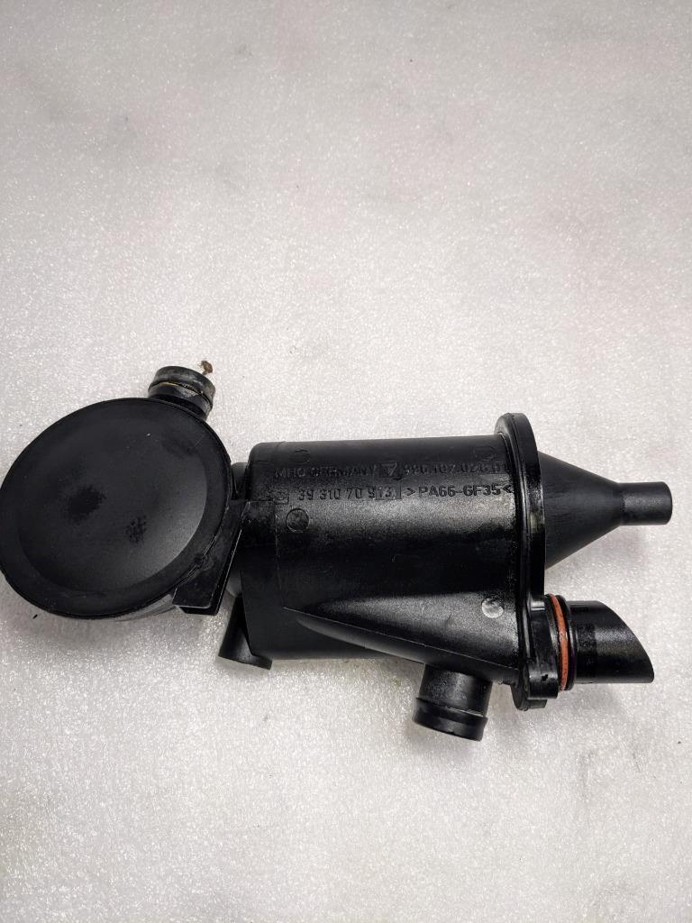 PORSCHE CAYMAN BOXSTER ENGINE MOTOR OIL SEPERATOR 99610702601 USED 996B.GL