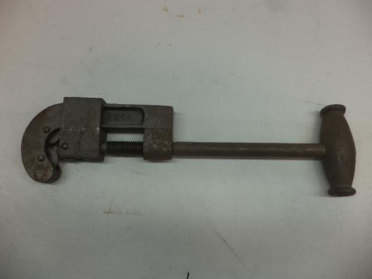 VINTAGE MARK NO. 1 PIPE CUTTER R22T8
