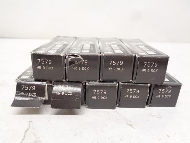 BRAND NEW BOSCH CHEVY GMC SUPER SPARK PLUG 9-PACK 7579 R13T3