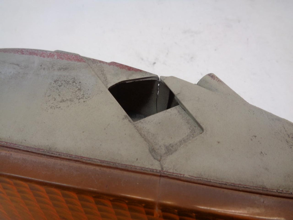 GENUINE PORSCHE 928 LEFT TAIL LIGHT (DAMAGED) 92863104302 R24