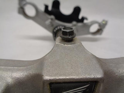 NEW OEM HONDA TRIPLE TREE FORK CLAMP AND STEERING STEM K8JA 166 1 R16