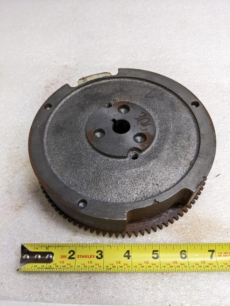 BRIGGS AND STRATTON 593139 FLYWHEEL FOR 19J137-0001-F1 SMALL ENGINE NEW R32