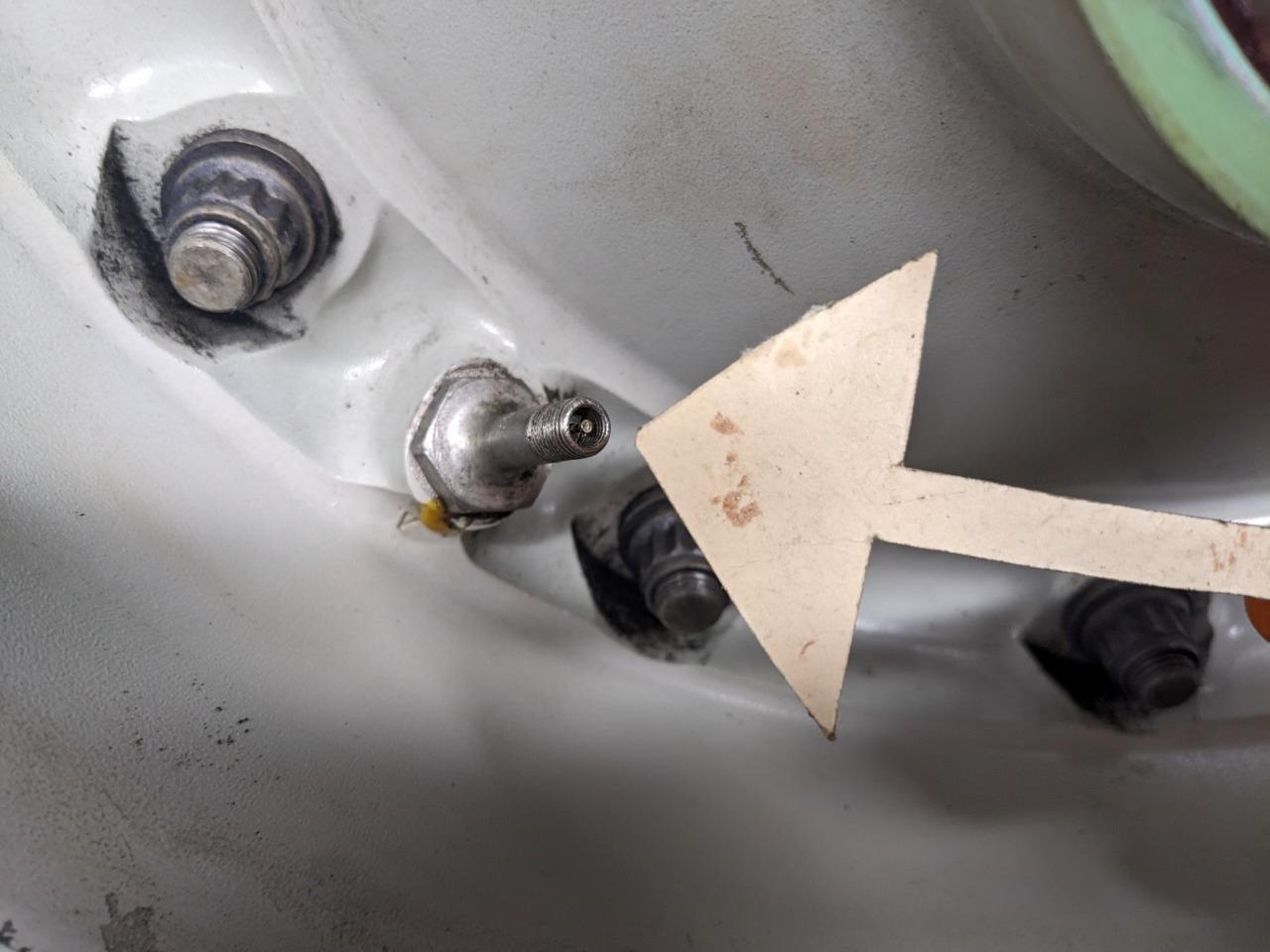 GOODRICH INBOARD WHEEL AND MICHELIN TIRE  30X8.8-15 HUB BORE 77MM 3-1531-3 B2