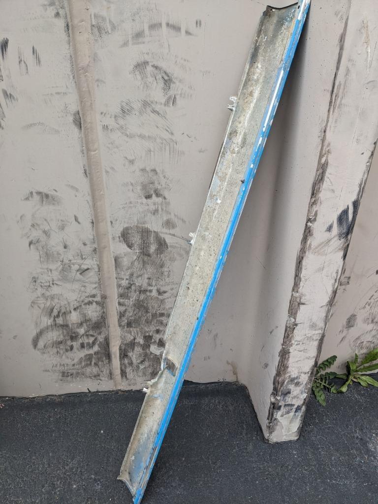 DAMAGED PORSCHE ALUMINUM RIGHT ROCKER PANEL BLUE FOR 78-89 911SC USED R25