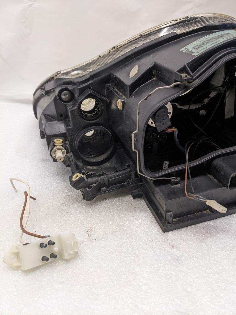 PORSCHE 98307740 VALEO FRONT RIGHT HEADLIGHT HOUSING FOR 03-06 CAYENNE USED R24