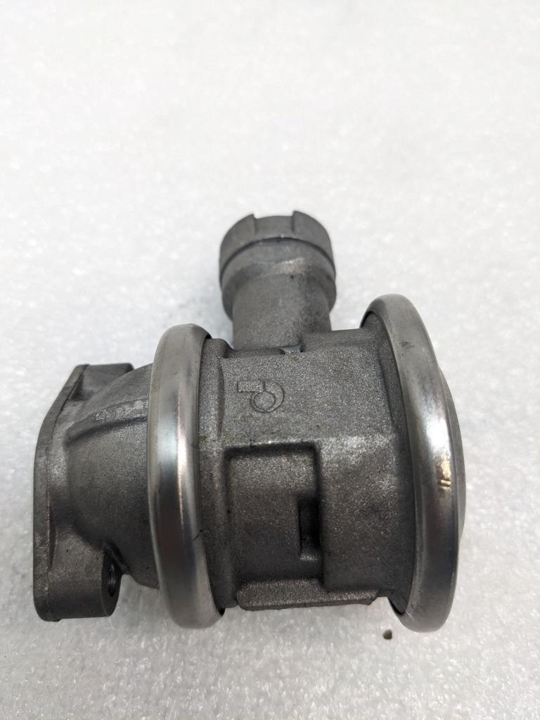 15-18 PORSCHE MACAN EGR SECONDARY AIR PUMP VALVE 99711320371 USED R21SPB