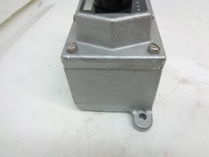 NEW EATON CROUSE-HINDS STATION ON OFF SWITCH EDS215 R33T1