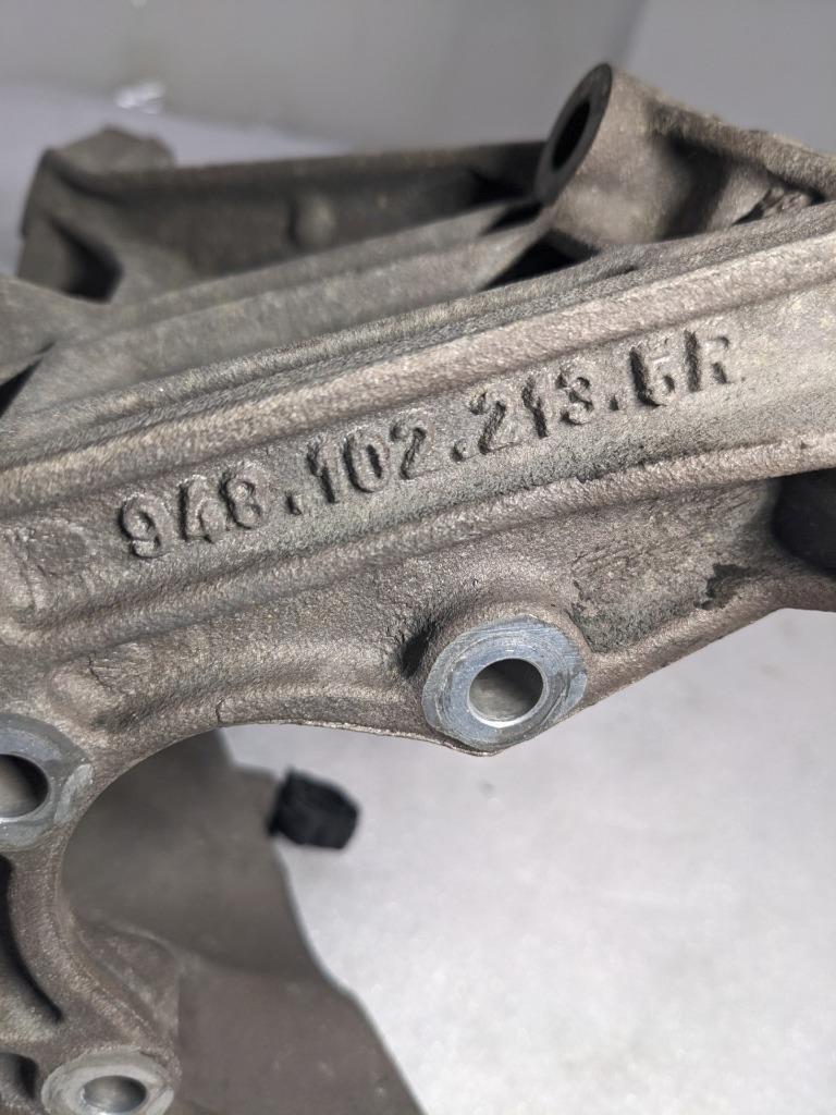 PORSCHE CAYENNE 4.5L LEFT ENGINE MOTOR BRACKET 9481022135R USED 996BGL
