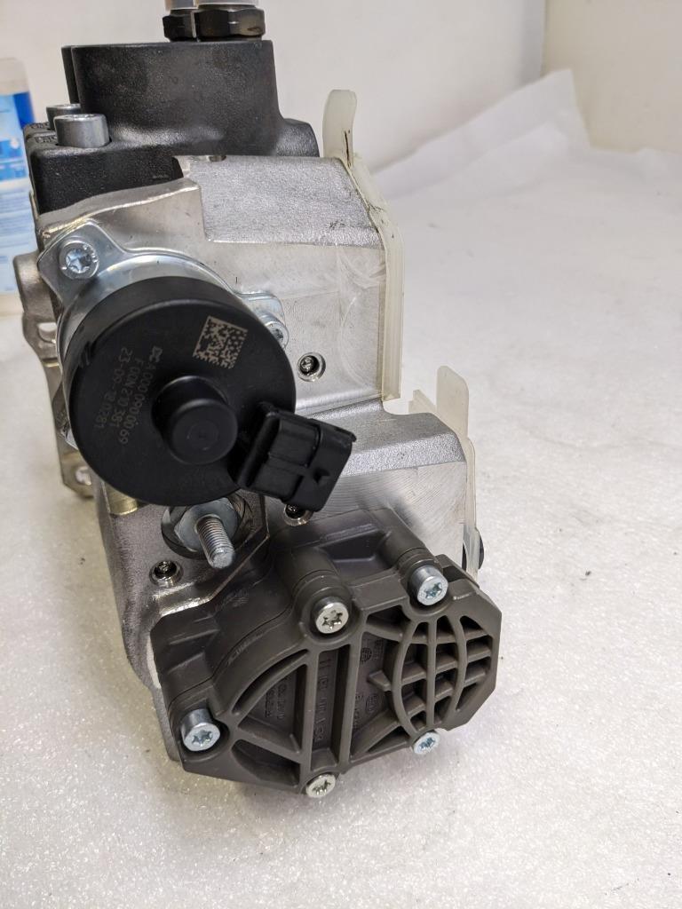 BOSCH HIGH-PRESSURE FUEL PUMP FOR MERCEDES 0 445 020 272 / A 470 090 26 50 R14