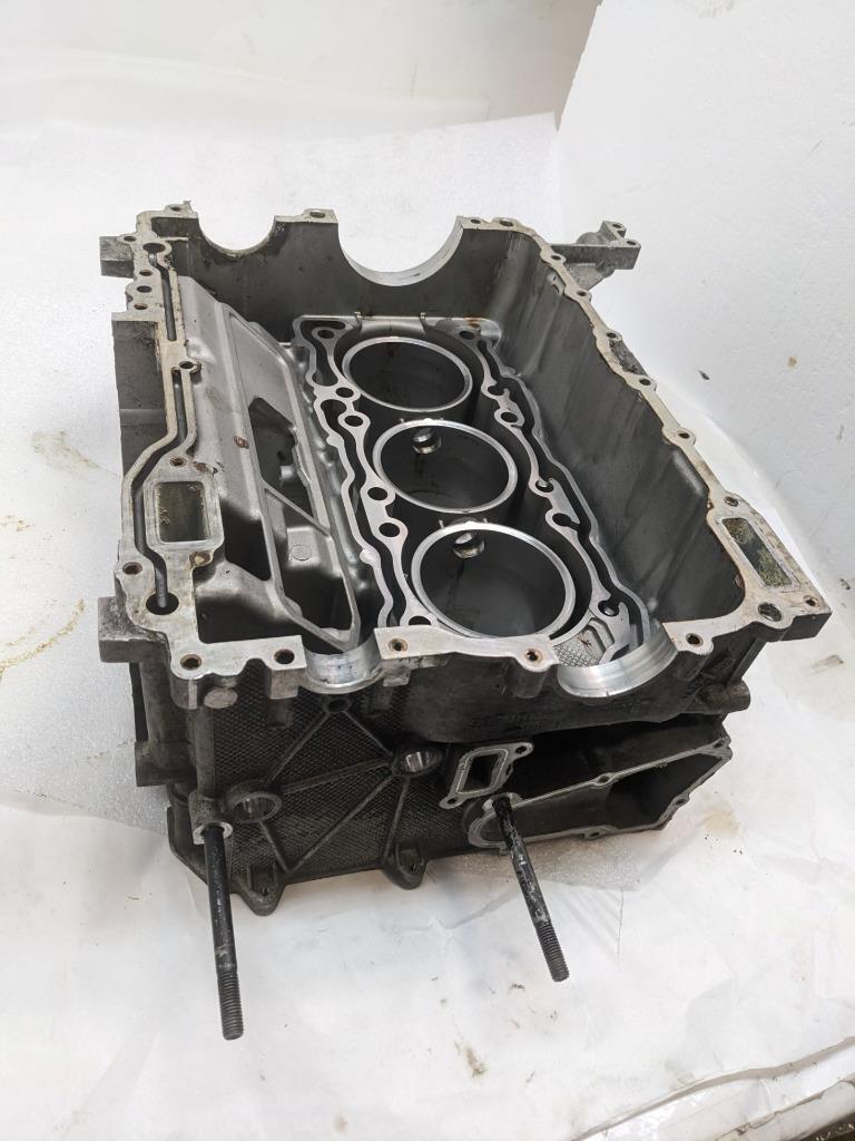 PORSCHE 911/996 RIGHT SIDE ENGINE BLOCK 9961011460R USED B2