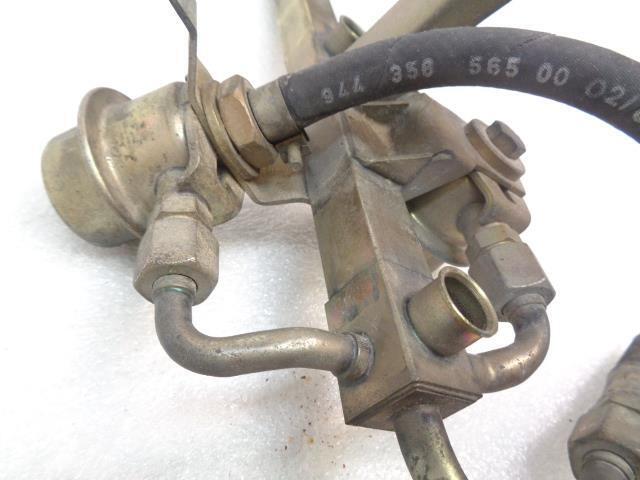 PORSCHE FUEL RAIL AND FUEL REGULATOR FOR 83-85 PORSCHE 944 USED R20