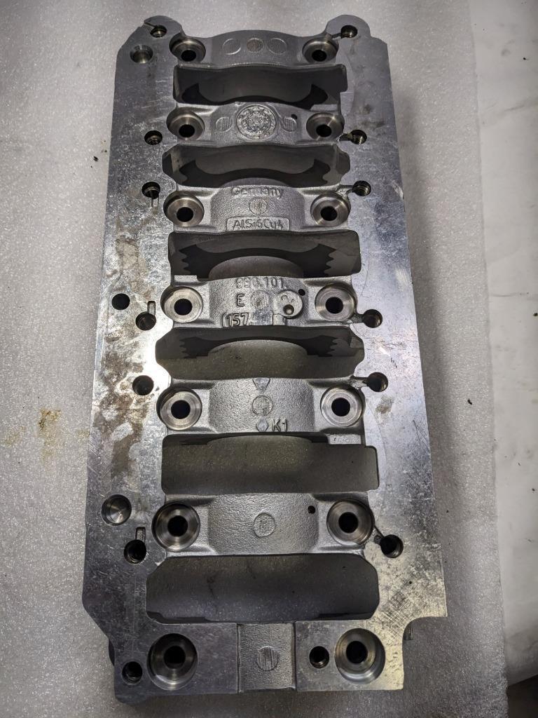 PORSCHE 911 996 BOXSTER ENGINE CRANKCASE HOUSING 9961011575R 996B.G.L.