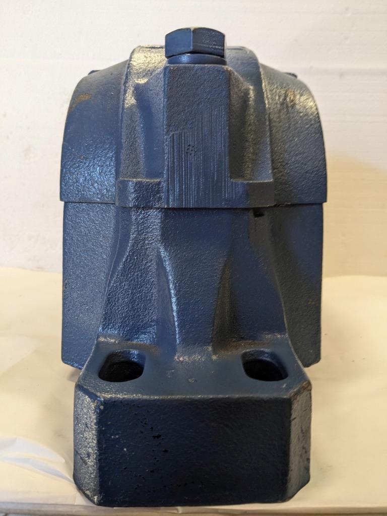NEW SKF SAF 322 PILLOW BLOCK HOUSING CAST IRON 4 BOLT BASE SPLIT BLOCK BSRG4