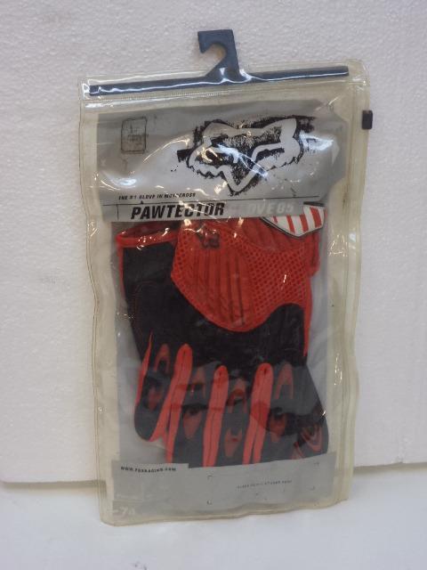 1 NEW PAIR OF FOX PAWTECTOR SIZE SMALL S-8 MOTOCROSS GLOVES 03084-003-015 R16