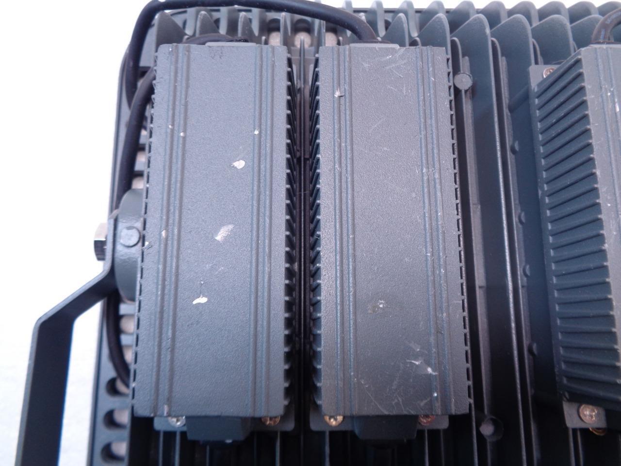 DAMAGED PROJECT-LIGHT LAMP / FLOOD LIGHT 200W SR