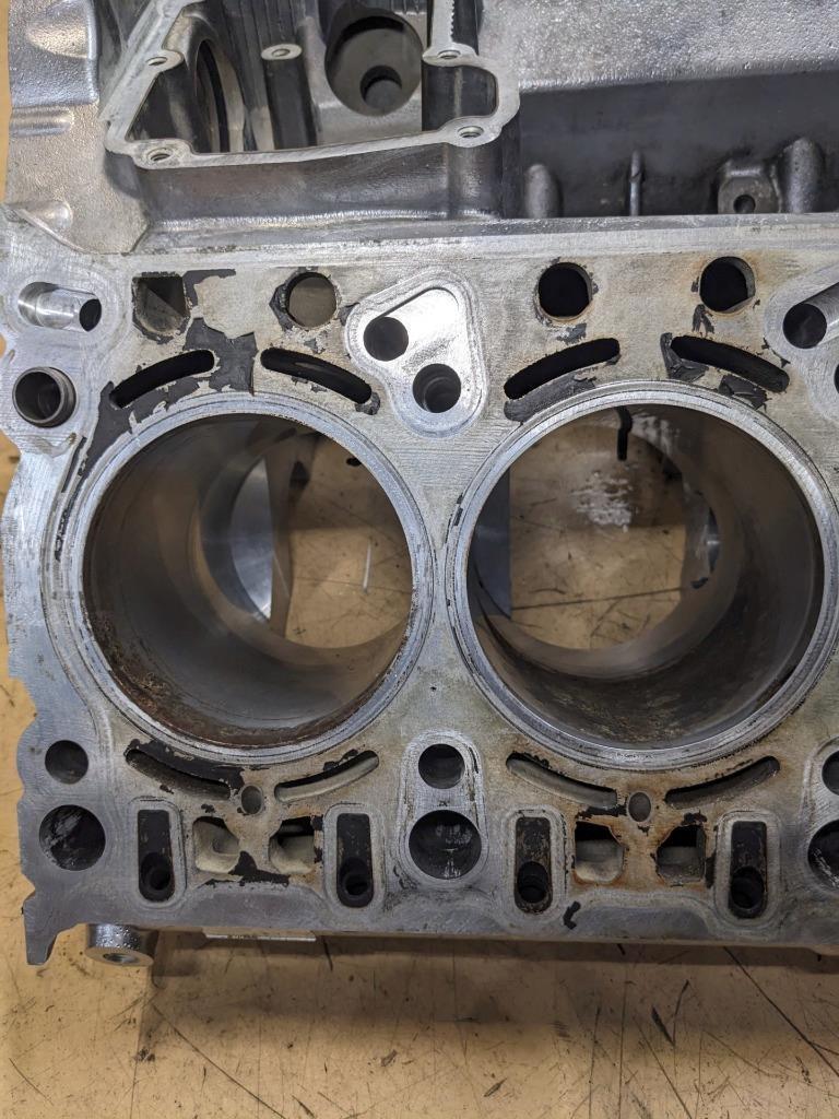 PORSCHE BARE ENGINE CASE FOR 03-10 CAYENNE 9PA 4.5L V8 USED I1