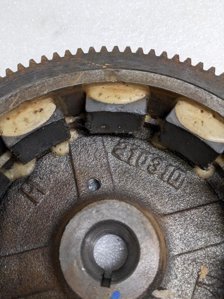 BRIGGS AND STRATTON 593139 FLYWHEEL FOR 19J137-0001-F1 SMALL ENGINE NEW R32