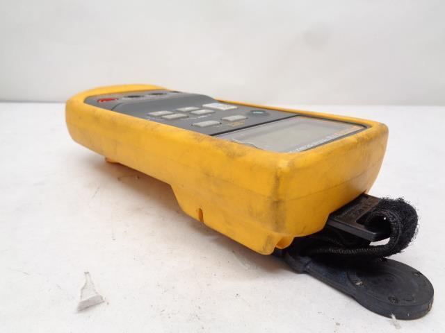 FLUKE 715 VOLT/mA CURRENT AND VOLTAGE CALIBRATOR FLUKE-715 R30