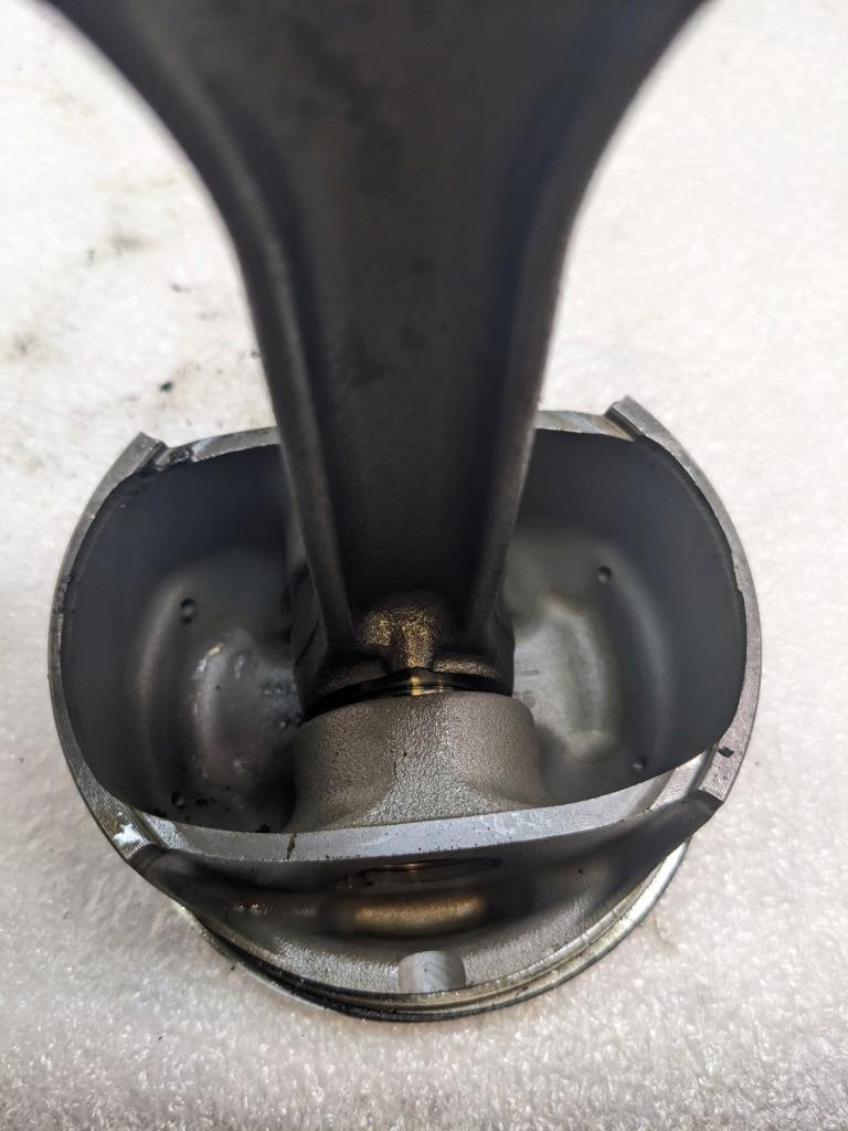 PORSCHE 986 BOXSTER 2.7L PISTON W/CONNECTING ROD #5 9961031028R USED 996GL2T1