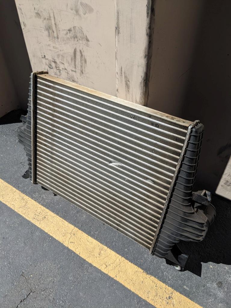 FORD 4C3Z-6K775-BA INTERCOOLER ASSEMBLY FOR 04 EXCURSION/F250SD-F550SD USED B2