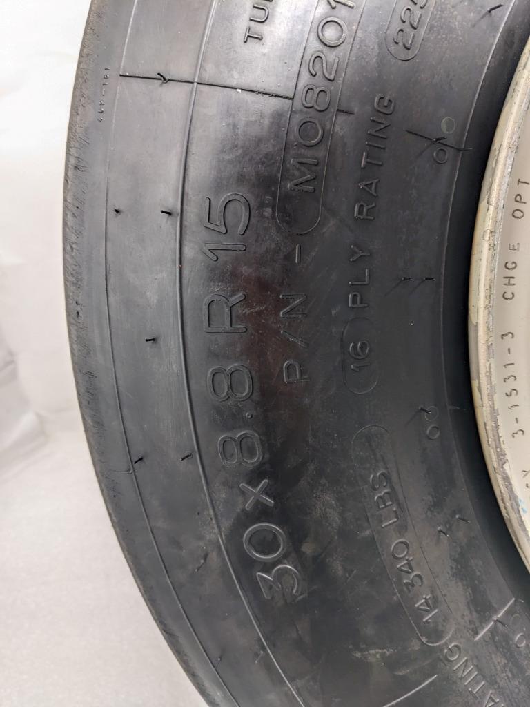 GOODRICH INBOARD WHEEL AND MICHELIN TIRE  30X8.8-15 HUB BORE 77MM 3-1531-3 B2