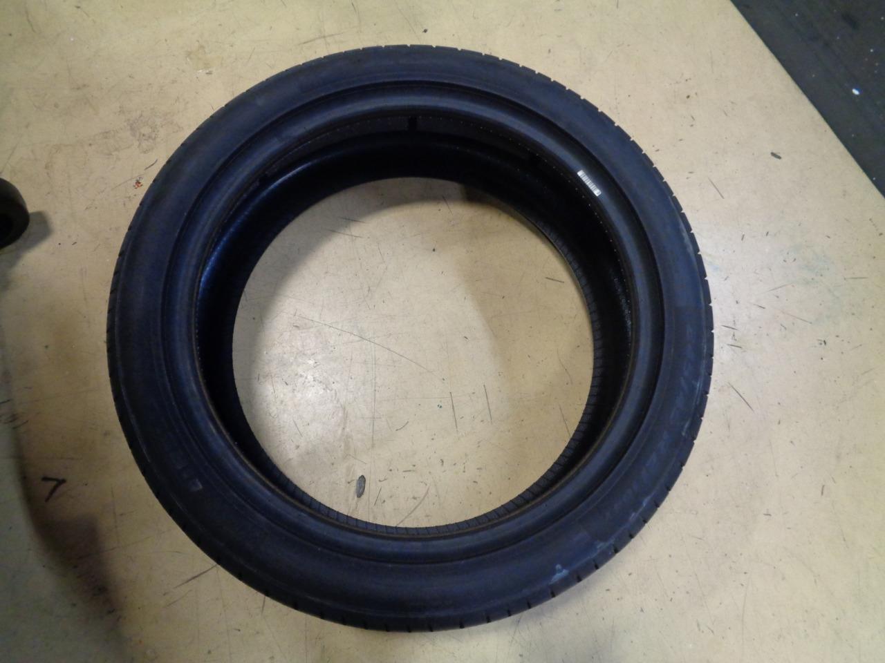 1 NEW OLD STOCK PIRELLI PZERO (J LR) W/FOAM 245 45 21 104Y TIRE 3520400 CQ2
