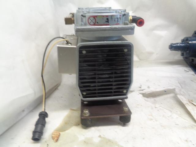 GAST ROCKING PISTON AIR COMPRESSOR 965513 NEW J1