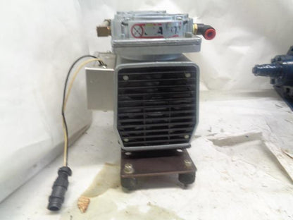 GAST ROCKING PISTON AIR COMPRESSOR 965513 NEW J1