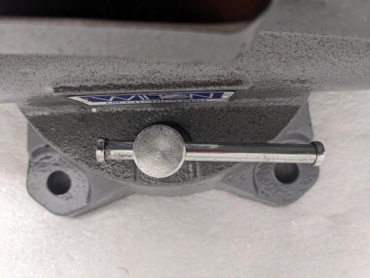 WILTON Mechanics Pro Vise 8” Jaw Width 8-1/2" Jaw Opening 360 Swivel Base B2 NEW