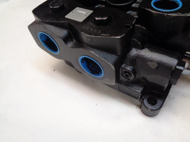 PARKER DIRECTIONAL CONTROL VALVE 2 SPOOL GREY IRON V70 SERIES R32