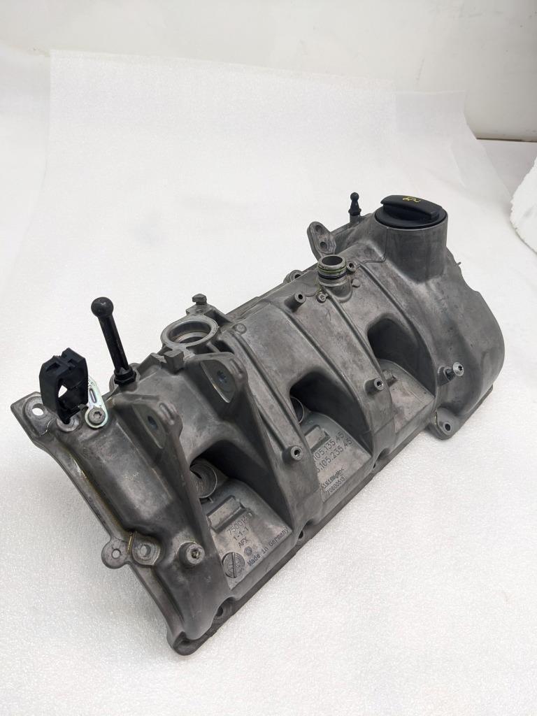 PORSCHE CAYENNE 15-18 RIGHT ENGINE VALVE CYLINDER HEAD COVER 94610513545 R24