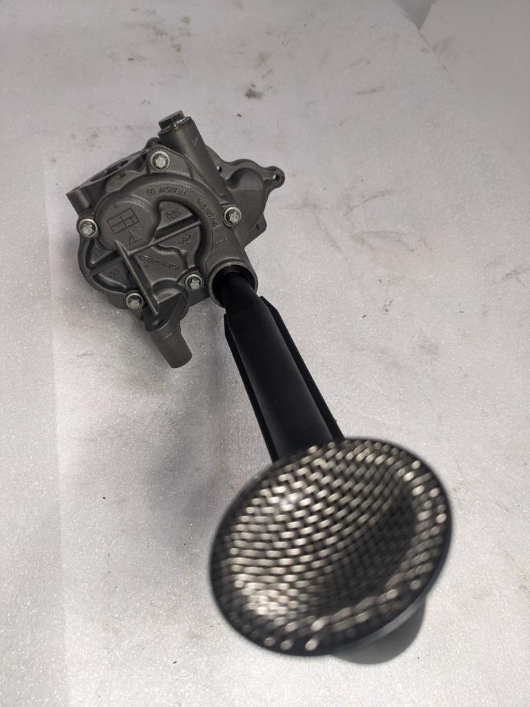 PORSCHE CAYENNE OIL PUMP WITH RESERVOIR 948107010 USED R24