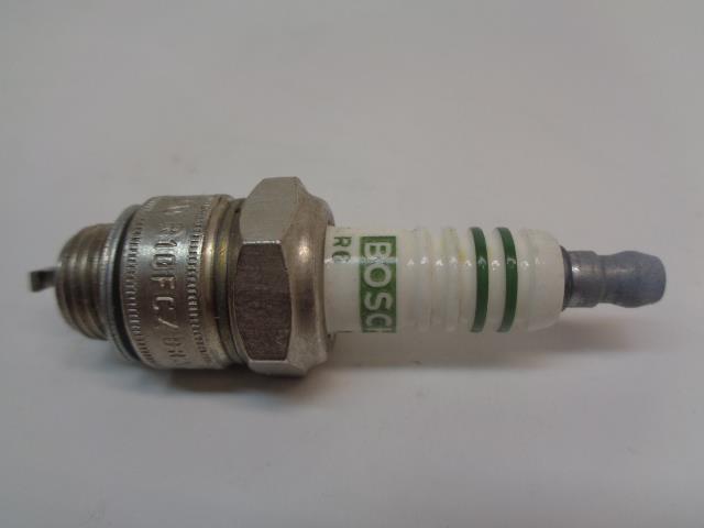 BRAND NEW BOSCH SUPER SPARK PLUG OLDSMOBILE PONTIAC 10 PACK 7521 R13T3
