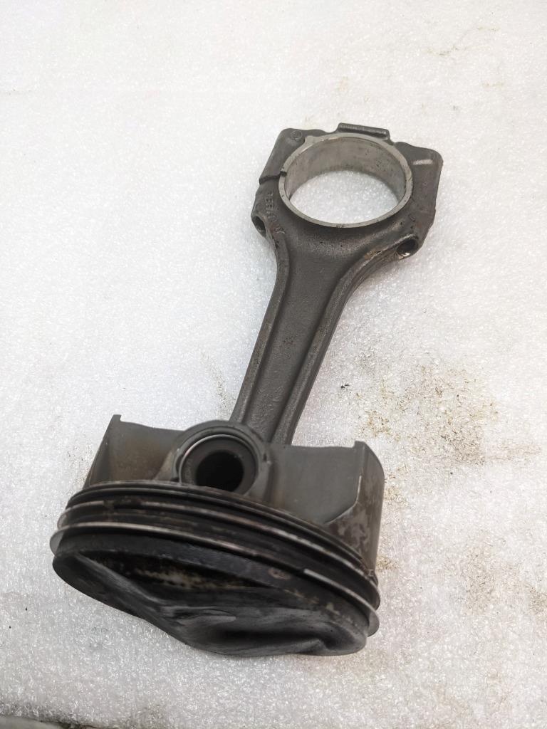 PORSCHE CAYENNE PISTON CONNECTING ROD #5 (CRACKED) 9461191R USED R24