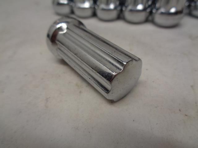1 NEW 24 PACK CHROME SPLINE LUG NUTS FOR CHEVY SILVERADO R15T3