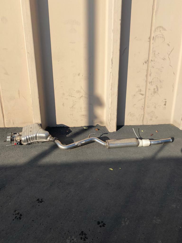 12-13 Mercedes-Benz S550 W221 4.6L Right Side Exhaust Muffler  A 221 491 70 00