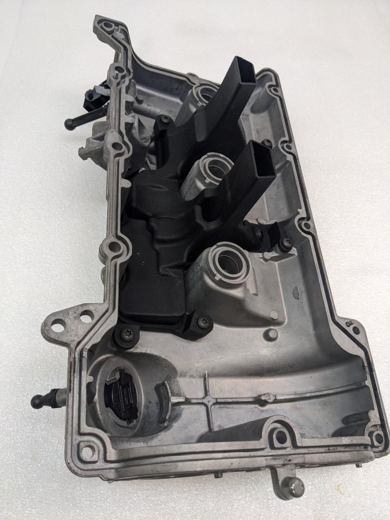 PORSCHE CAYENNE 15-18 RIGHT ENGINE VALVE CYLINDER HEAD COVER 94610513545 R24