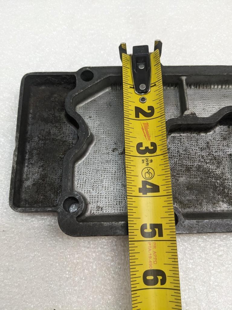 PORSCHE 911/996 70-89 ORIGINAL ALUMINUM LOWER VALVE COVER 9011051162R 996BGL2T2